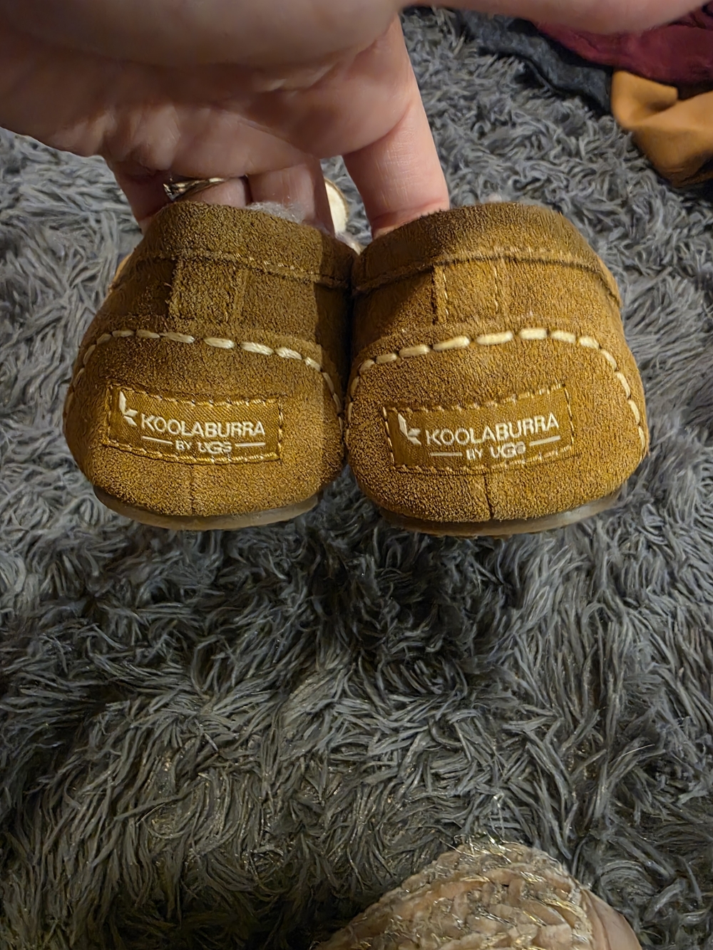 Koolaburra By UGG Brown Suede Slip-On Shoes SZ 6